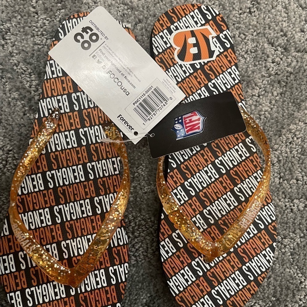 FOCO NFL Bengals NWT Sandals Size Small - Picture 4 of 6